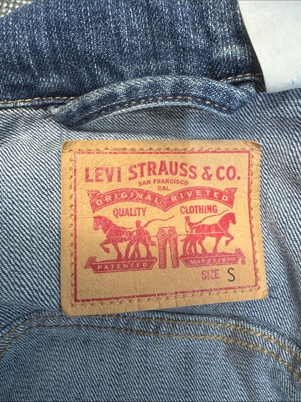 Levi's Women's Mid Blue Denim Jacket - Picture 8 of 9